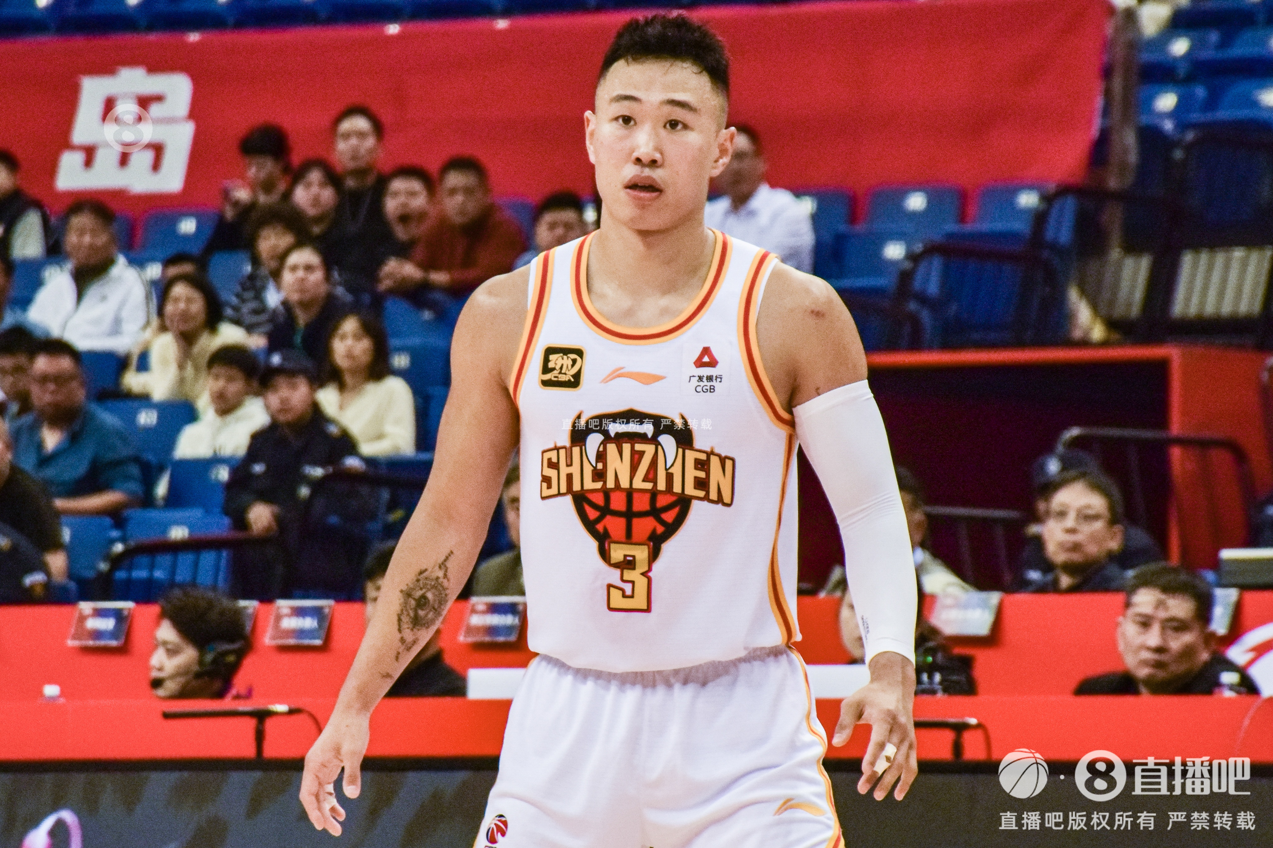 攻防俱佳！賀希寧17中8&三分7中3拿到19分 貢獻(xiàn)4次搶斷