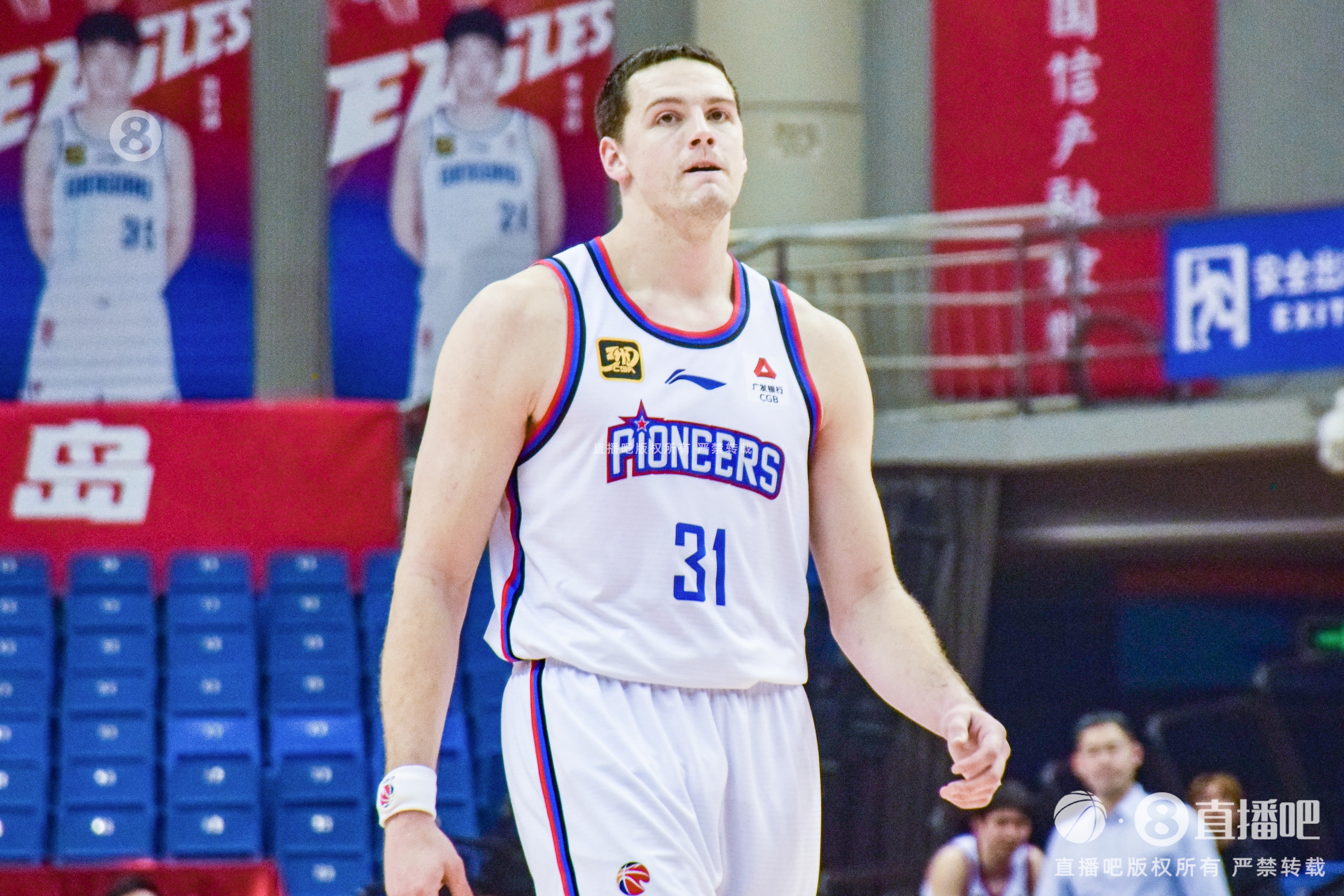 狀態(tài)不對勁！大衛(wèi)-詹姆斯10中3僅拿7分8板4助 4失誤
