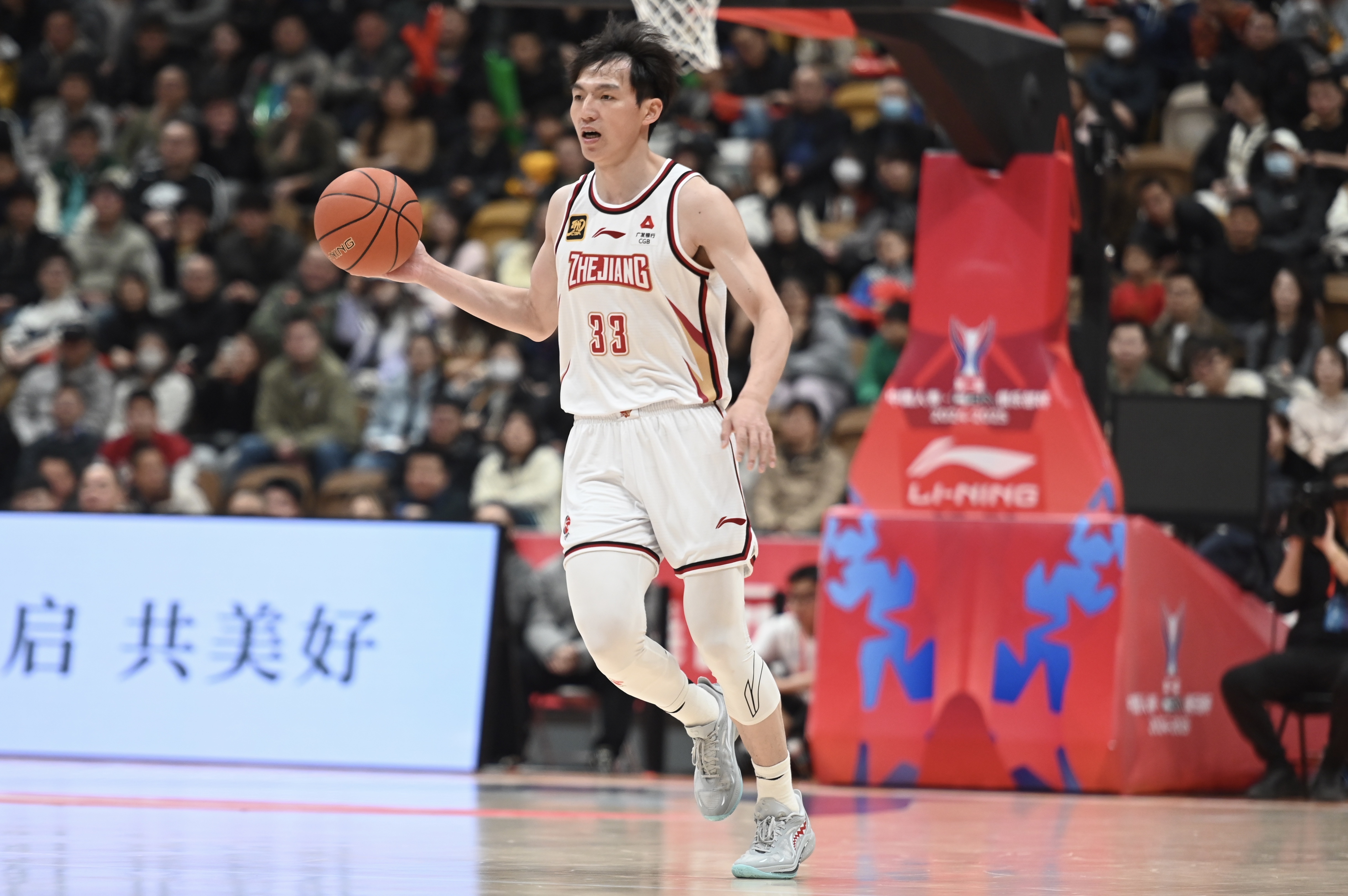雙槍表現(xiàn)不錯(cuò)！吳前和陸文博均9中5&三分合計(jì)15中7合砍30分